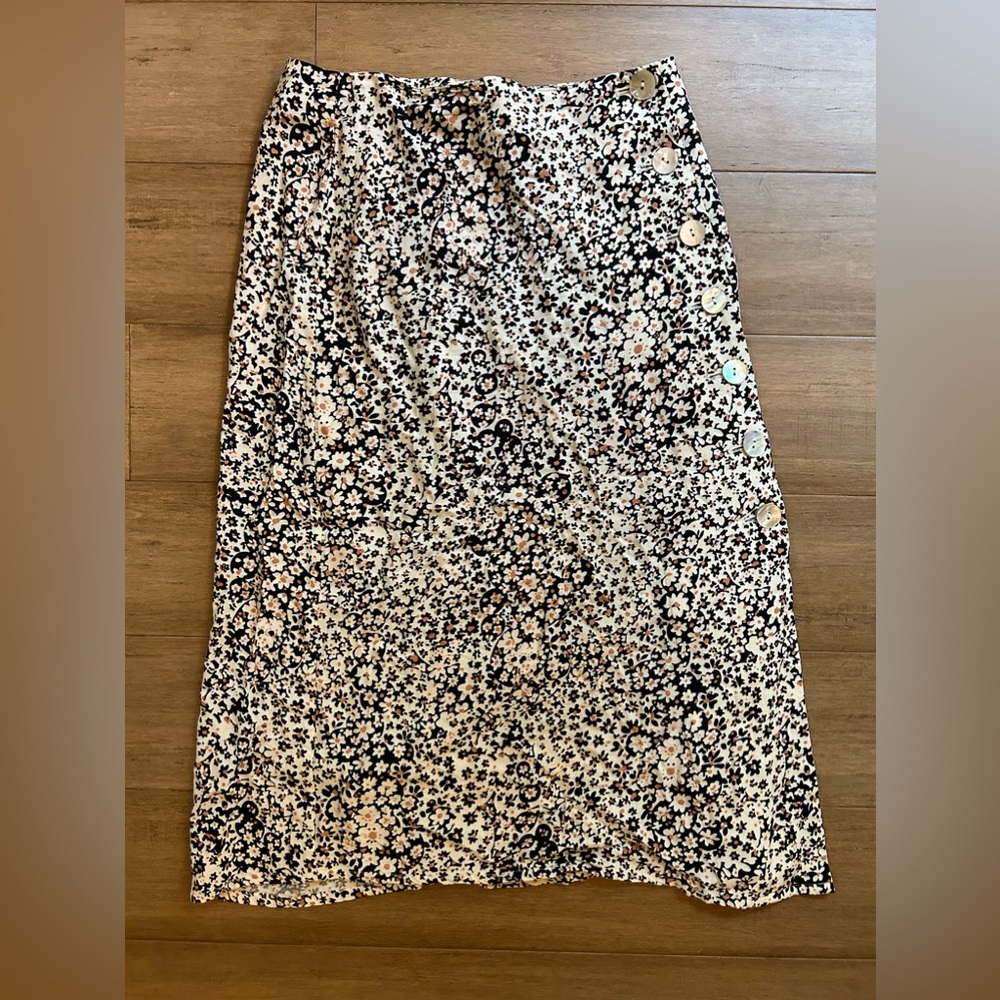 Madewell Side-Button Straight Midi Skirt in Daisy Groove - Picture 5 of 8